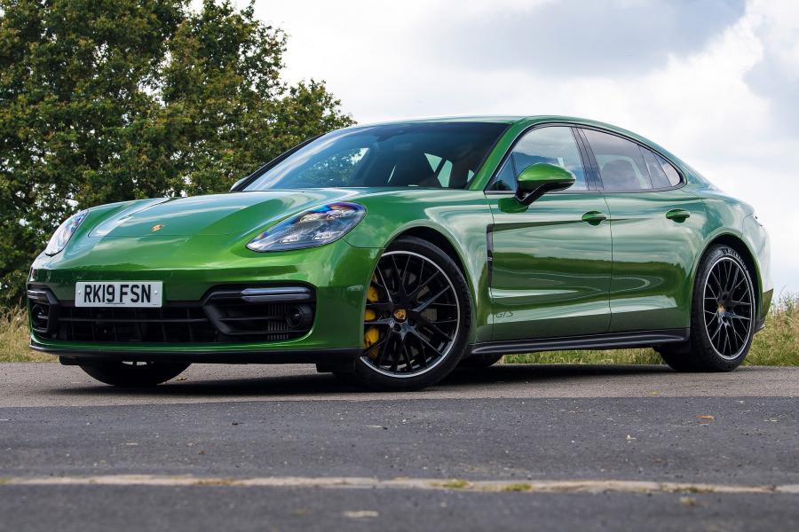  Porsche Panamera GTS 2019 года  (UK) (фото 1 из 17)